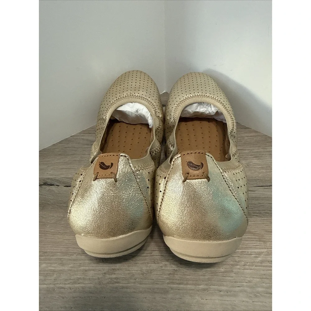 Clarks Unstructured Gold Perforated Ballet Flat 9.5 Women Slip On Shoes Casual
